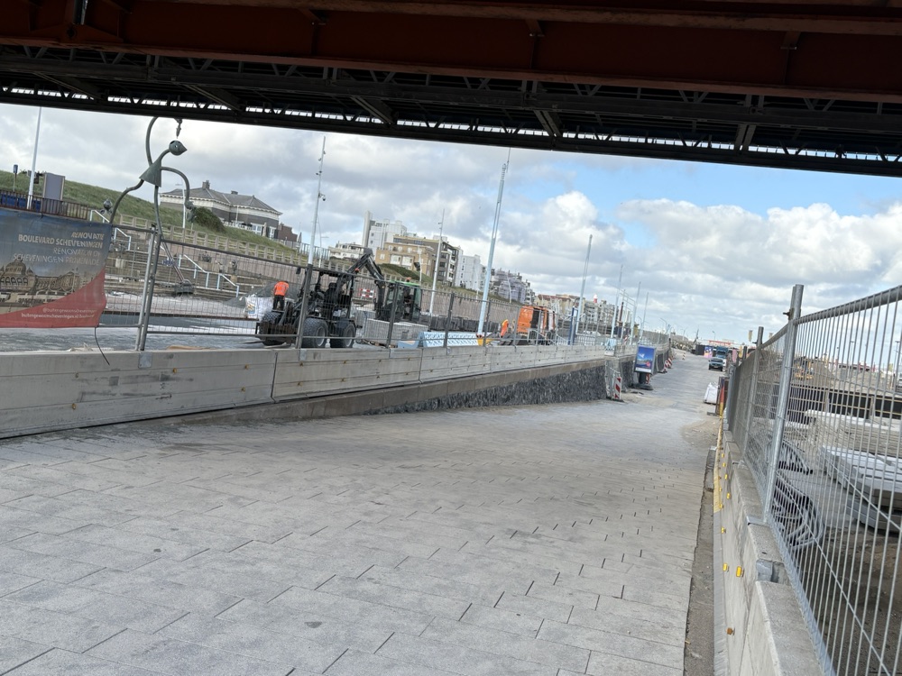 Anti-graffiticoating op keerwanden en zwerfkeien