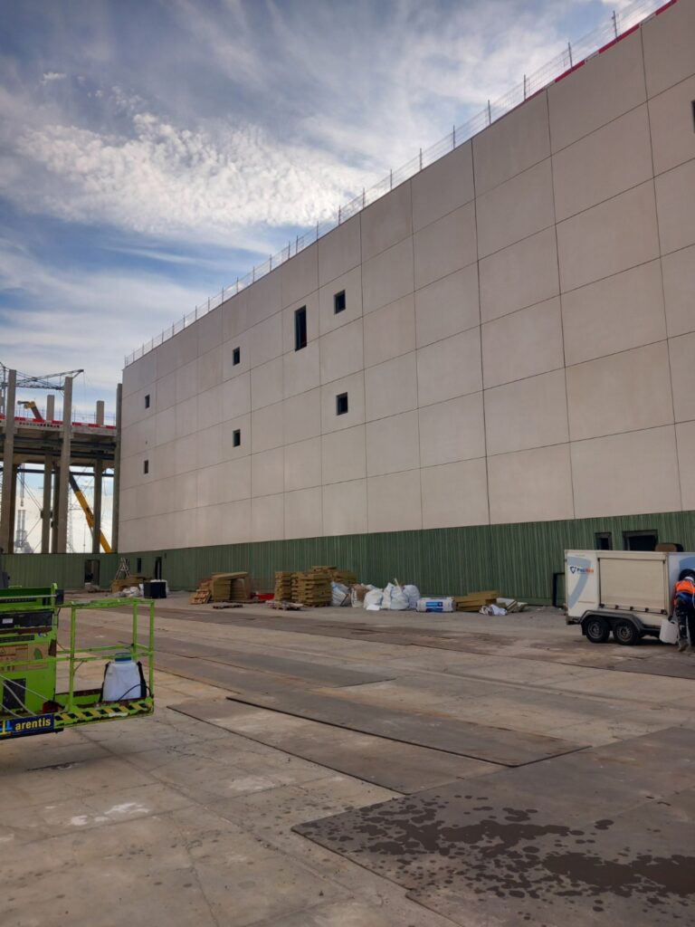 Elementen voorzien van hydrofbeer