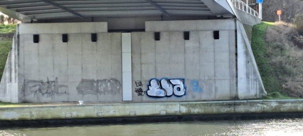 Graffiti op brug albertkanaal