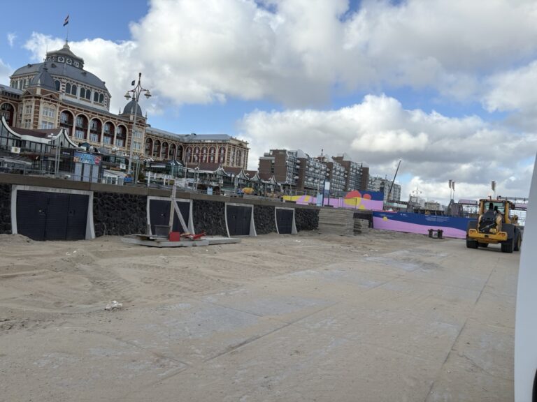 Overzicht van keerwanden en zwerfkeien bij Middenboulevard Scheveningen