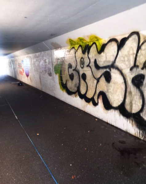Graffiti in een fietstunnel in Uden