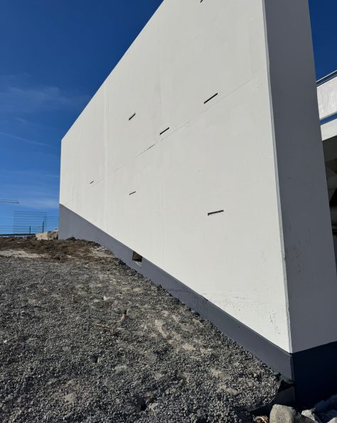 Keimen van betonnen wand