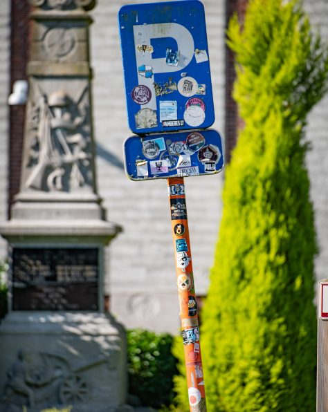 Stickers op bord voor parking
